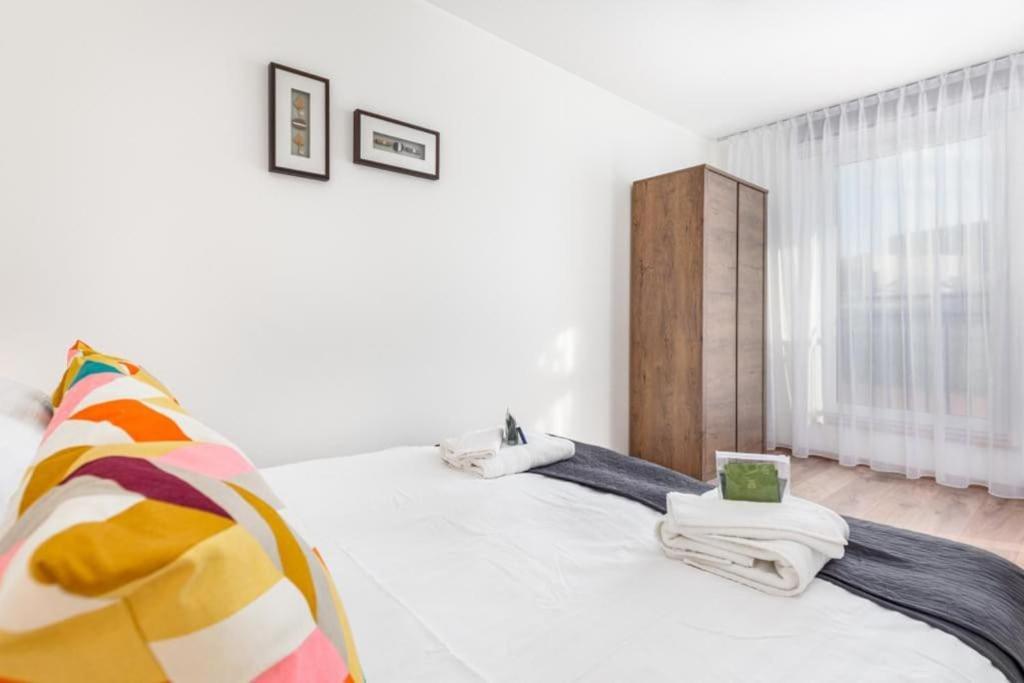 Modern Riverside Apartment With Free Parking Space Szczecin Dış mekan fotoğraf